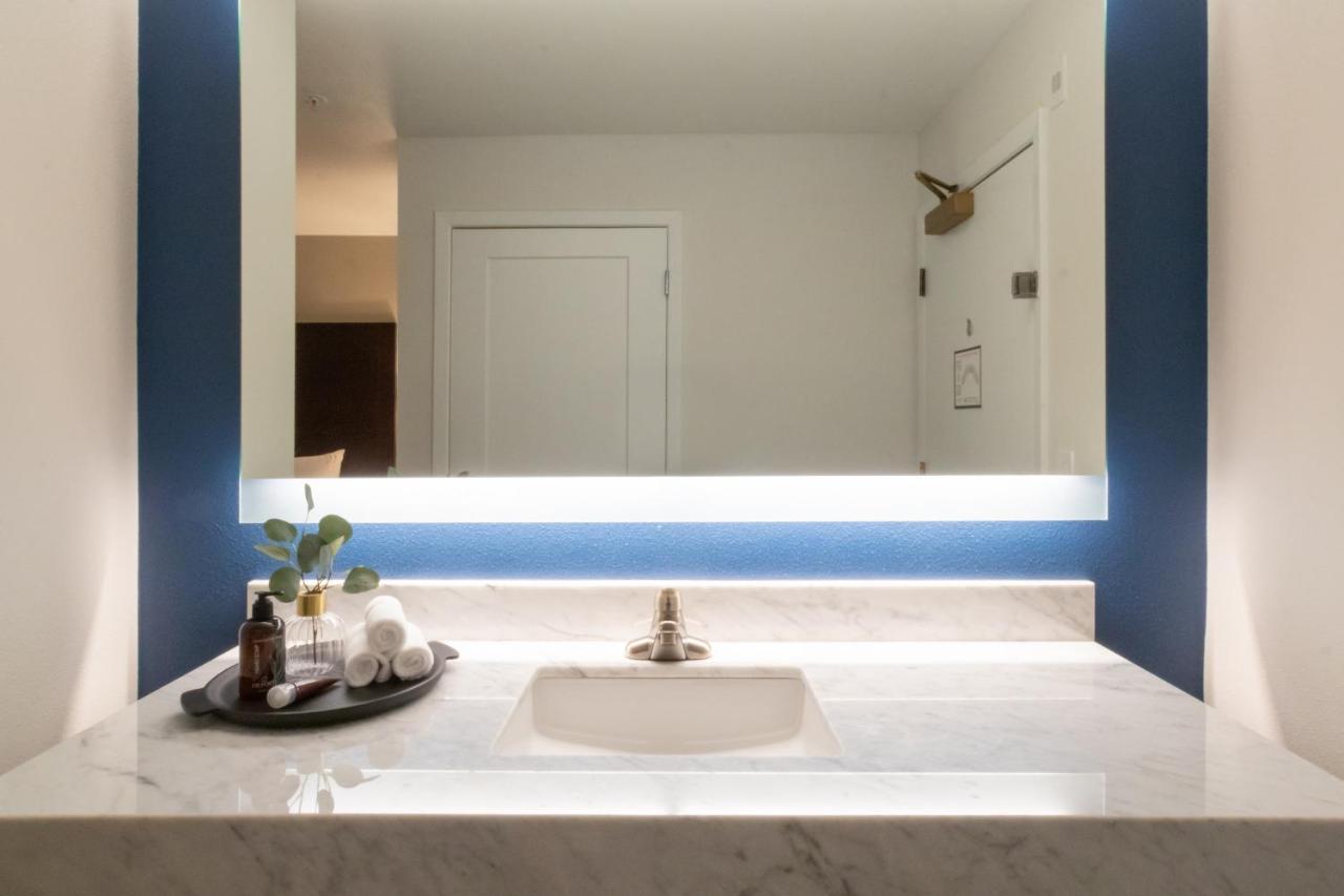 Oxford Suites Portland - Jantzen Beach Екстер'єр фото
