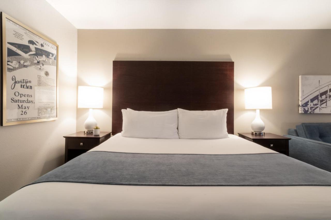 Oxford Suites Portland - Jantzen Beach Екстер'єр фото