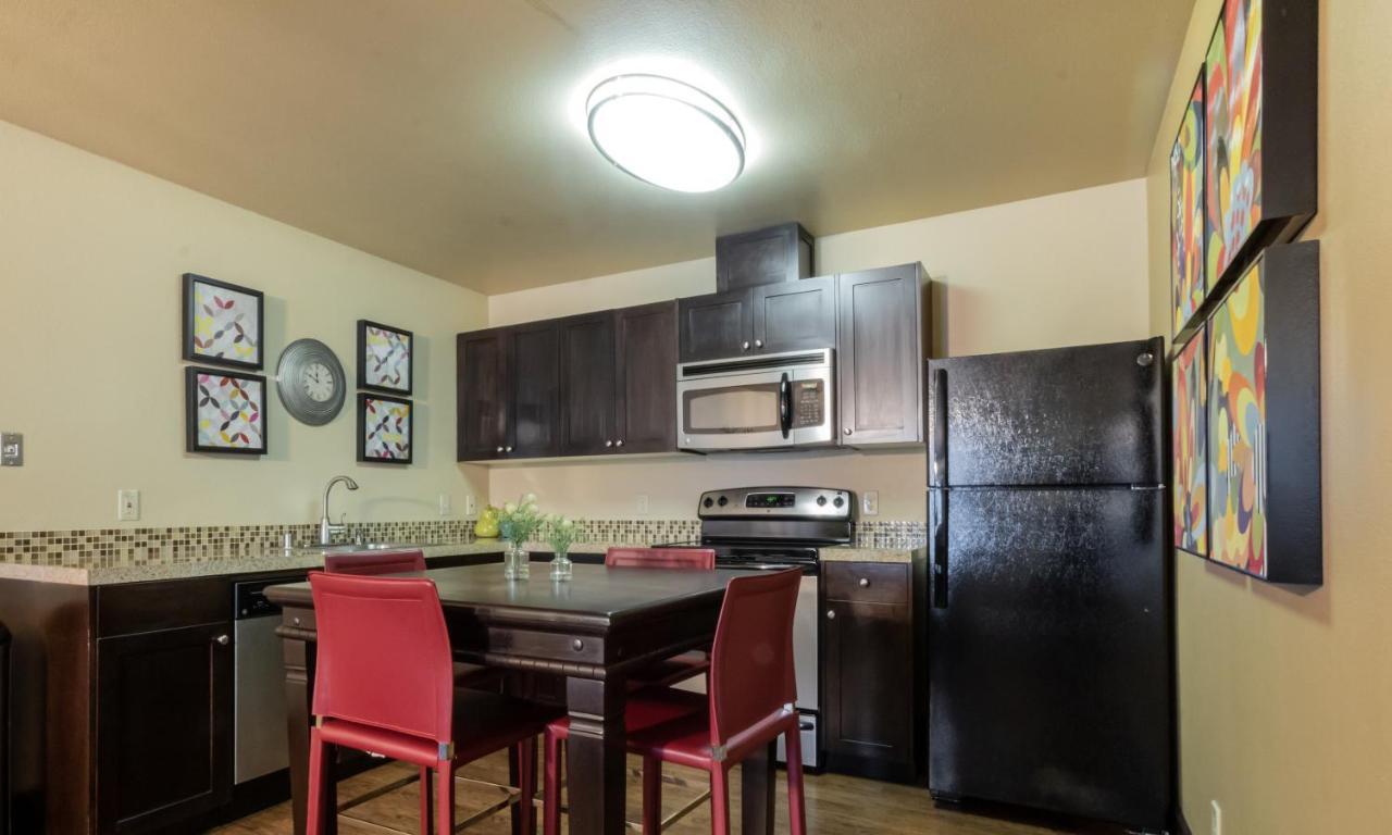 Oxford Suites Portland - Jantzen Beach Екстер'єр фото