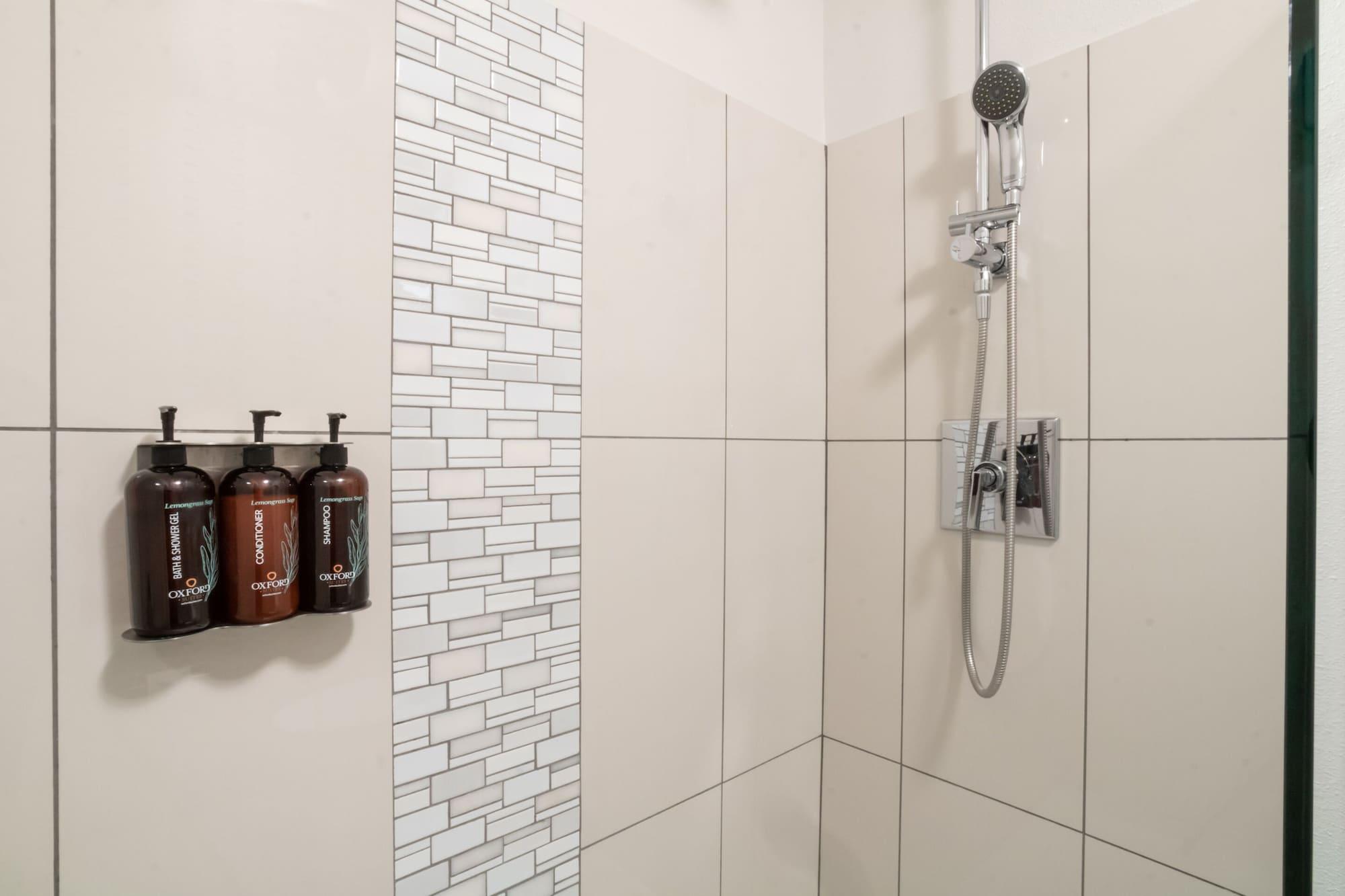 Oxford Suites Portland - Jantzen Beach Екстер'єр фото