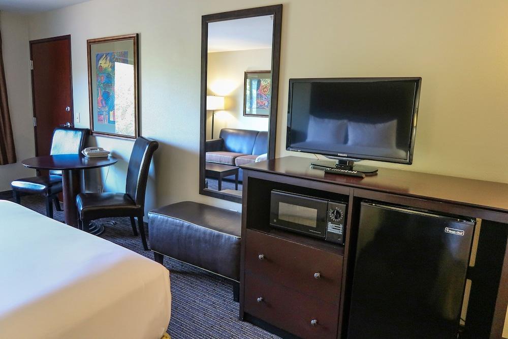 Oxford Suites Portland - Jantzen Beach Екстер'єр фото
