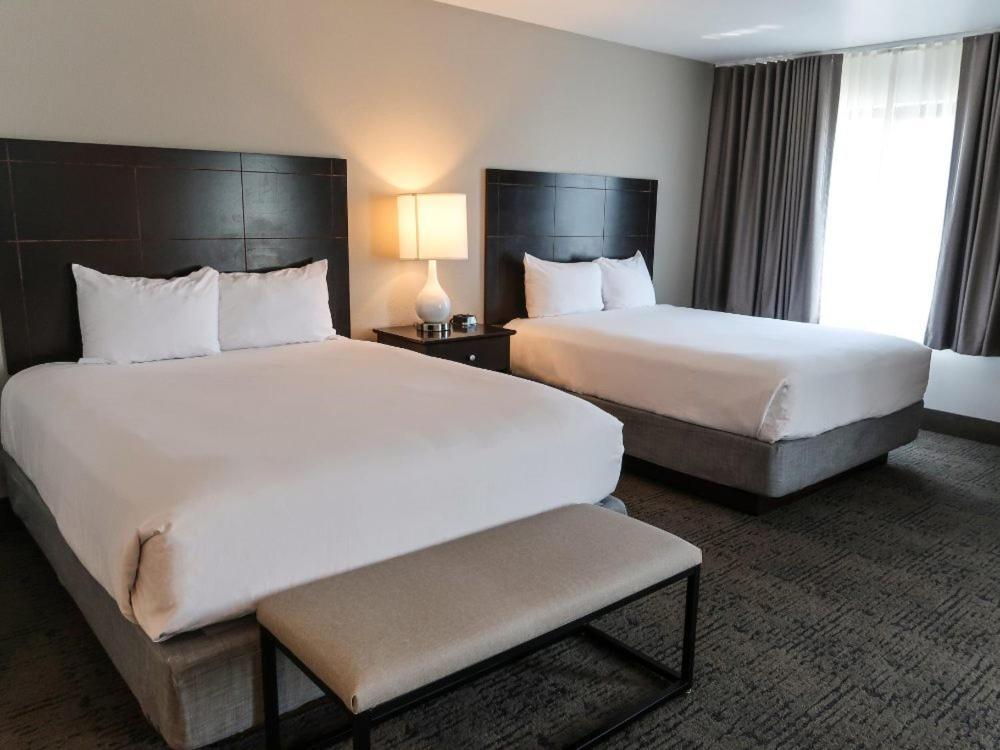 Oxford Suites Portland - Jantzen Beach Екстер'єр фото