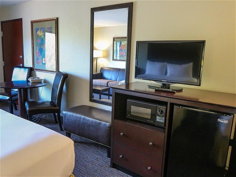 Oxford Suites Portland - Jantzen Beach Екстер'єр фото