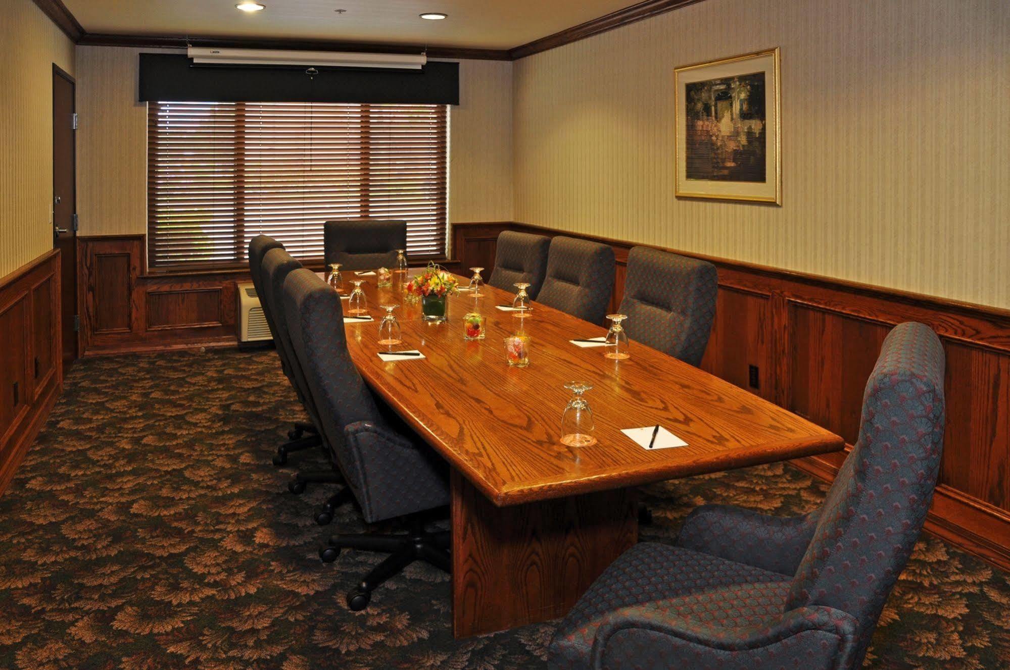 Oxford Suites Portland - Jantzen Beach Зручності фото