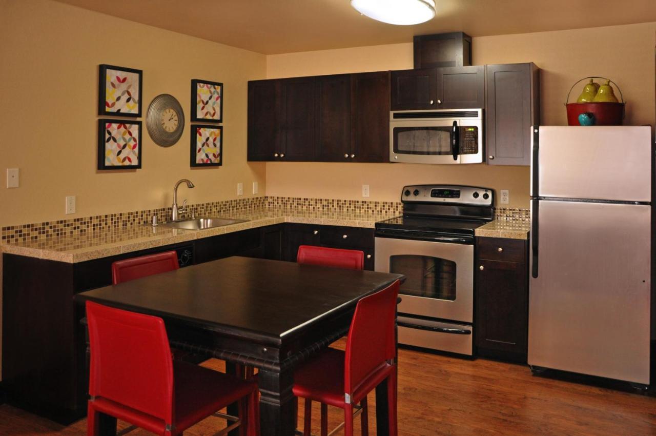 Oxford Suites Portland - Jantzen Beach Екстер'єр фото